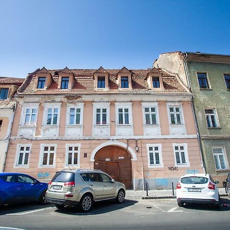 Kostas Apartments Брашов Екстериор снимка