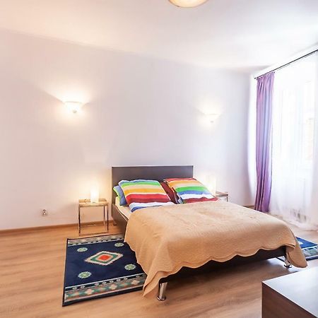Kostas Apartments Брашов Екстериор снимка