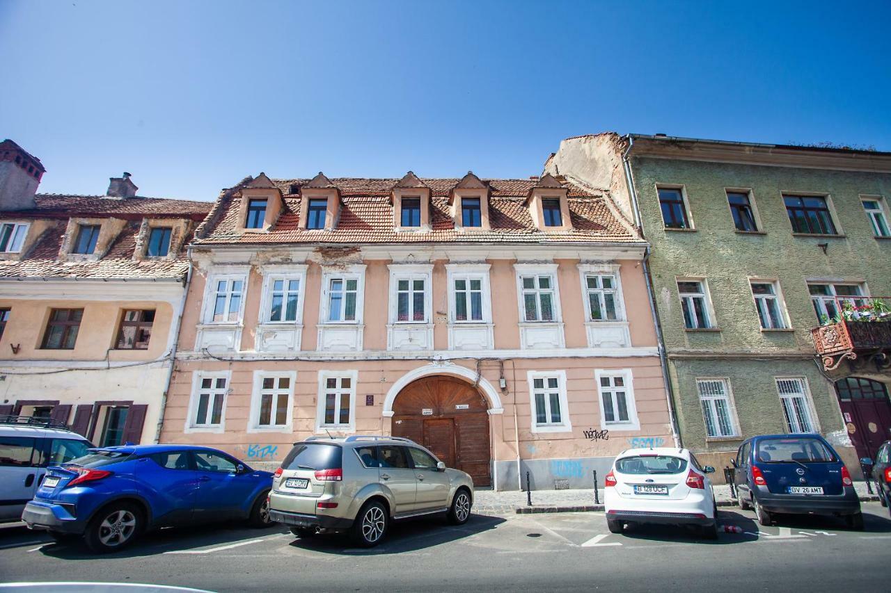 Kostas Apartments Брашов Екстериор снимка