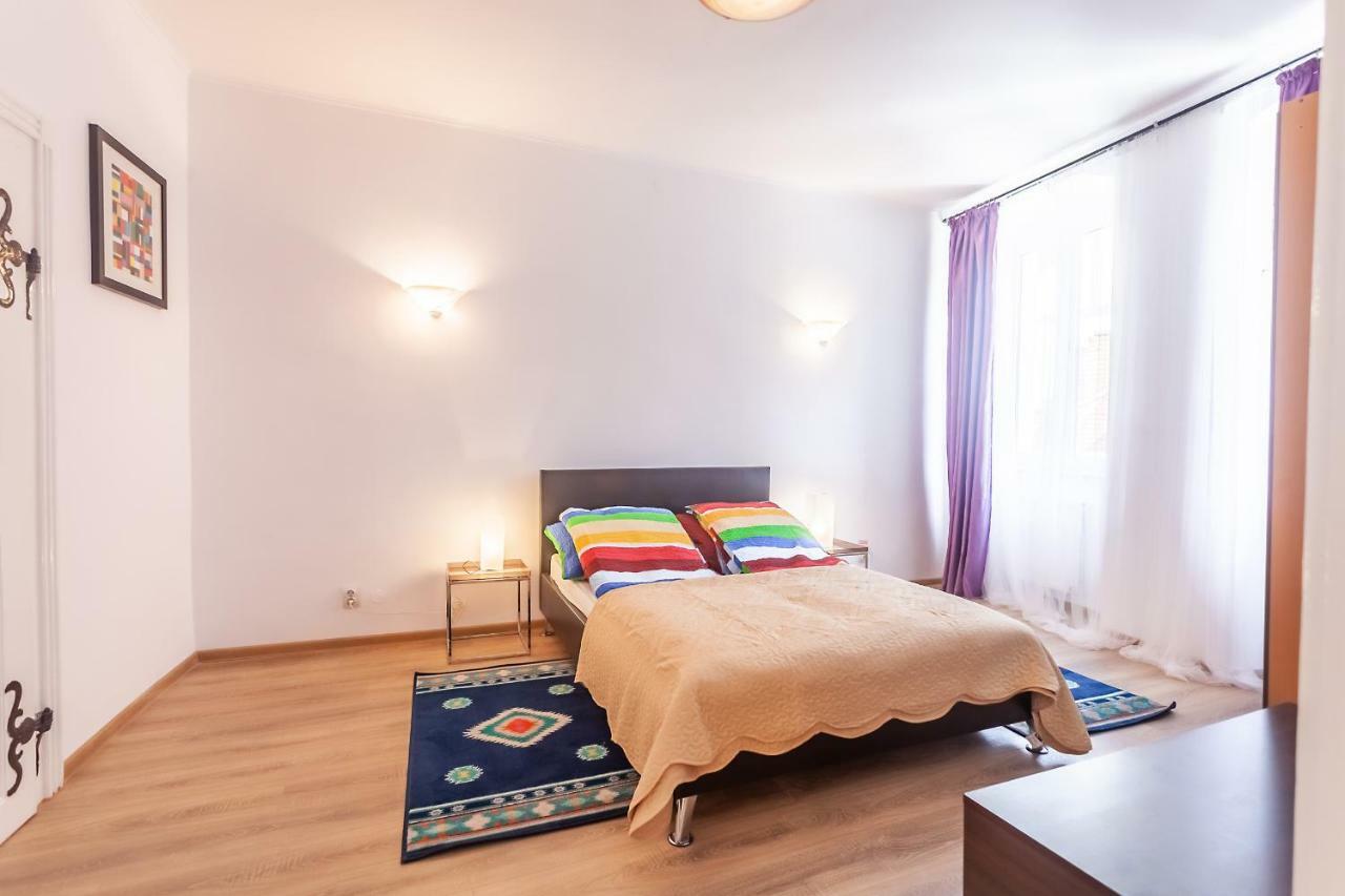 Kostas Apartments Брашов Екстериор снимка