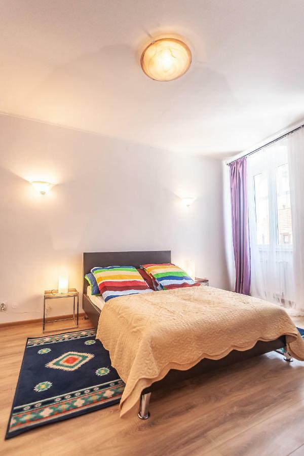 Kostas Apartments Брашов Екстериор снимка