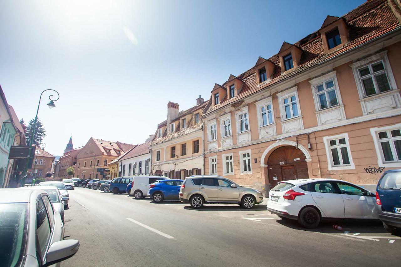 Kostas Apartments Брашов Екстериор снимка