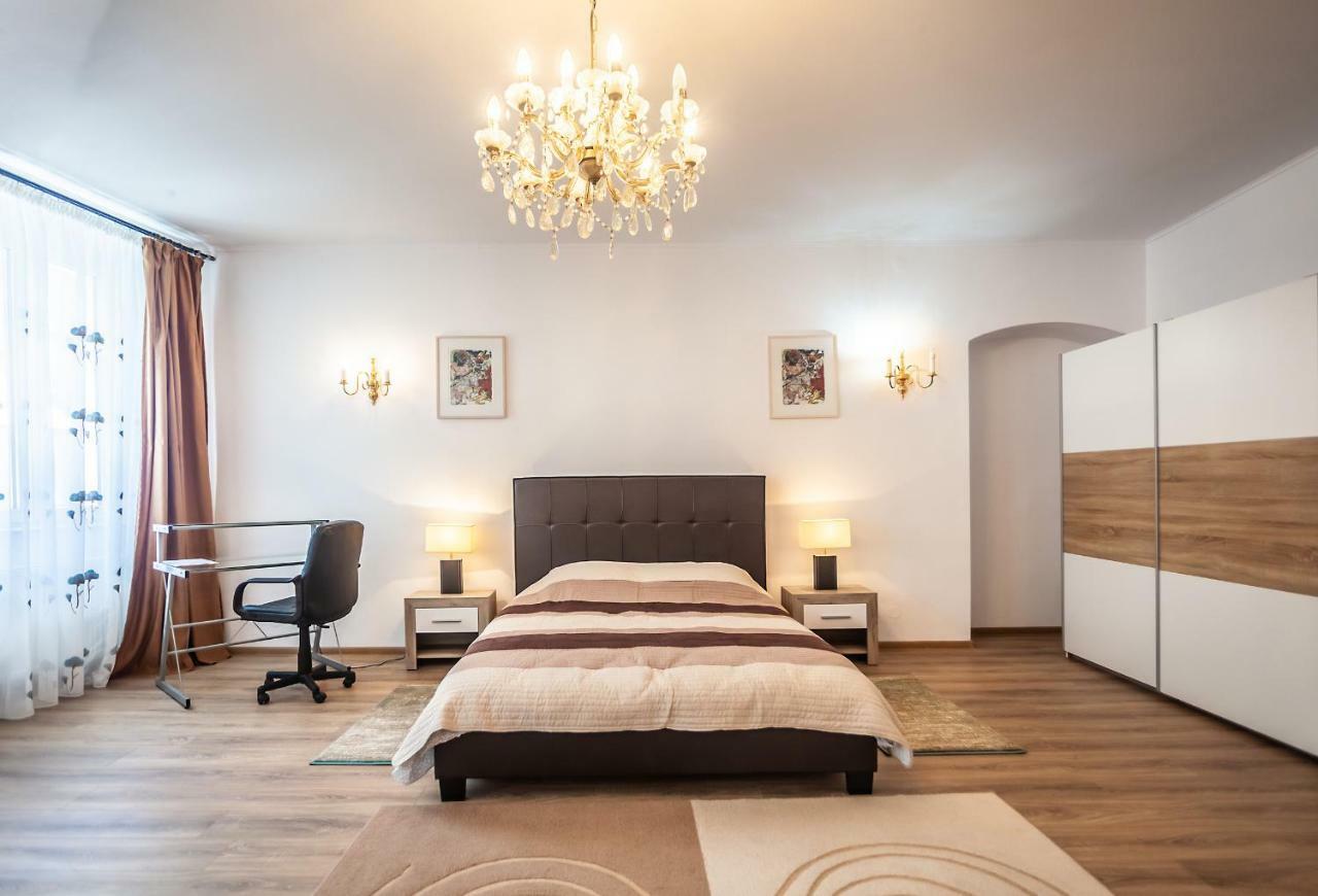 Kostas Apartments Брашов Екстериор снимка