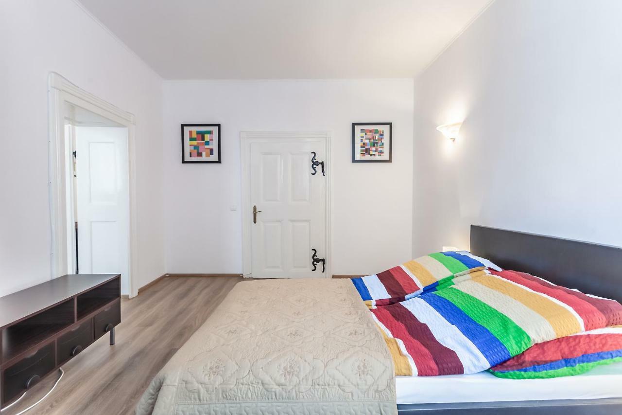 Kostas Apartments Брашов Екстериор снимка
