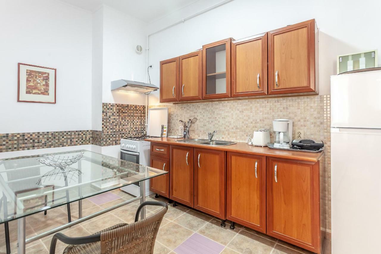 Kostas Apartments Брашов Екстериор снимка
