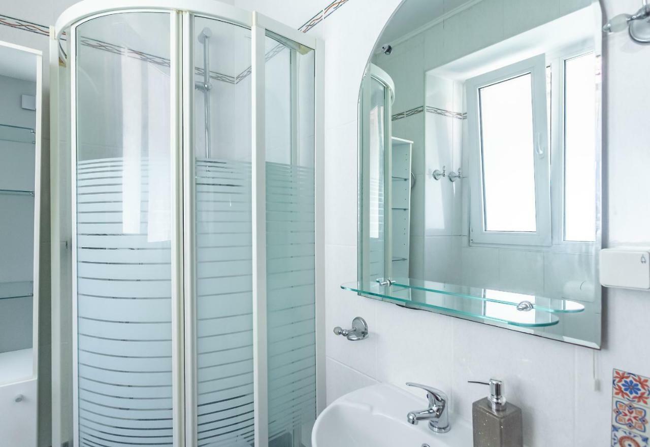 Kostas Apartments Брашов Екстериор снимка