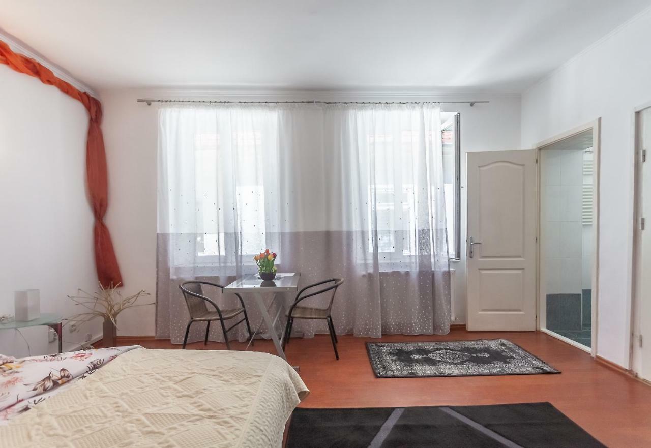 Kostas Apartments Брашов Екстериор снимка