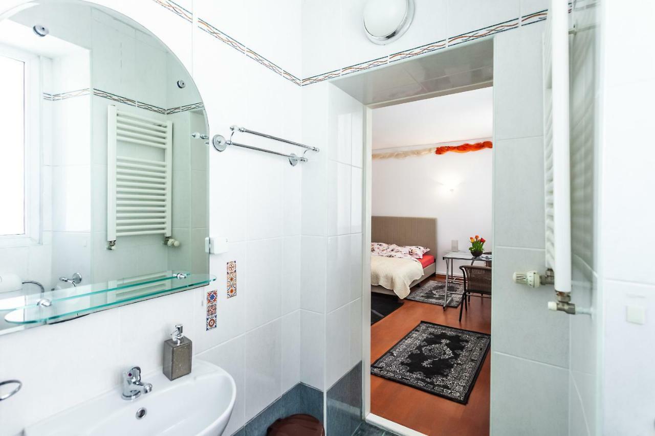 Kostas Apartments Брашов Екстериор снимка