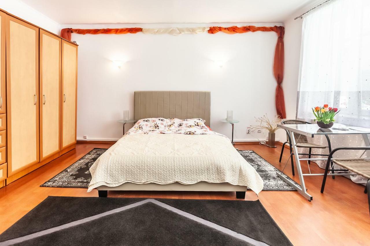 Kostas Apartments Брашов Екстериор снимка
